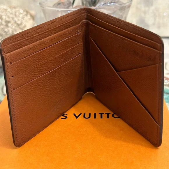 SOLD OUT Louis Vuitton Monogram 10 mans wallet this is 9/10 Authentic Lv wallet. - Picture 4 of 12